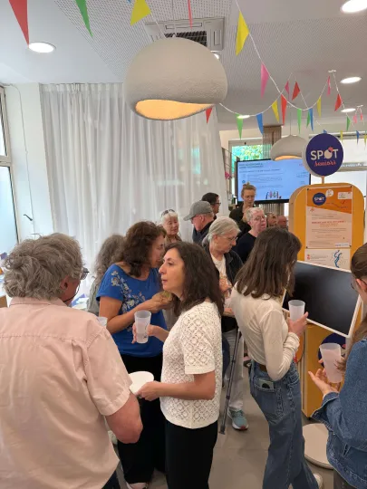 Photo lors de l'anniversaire d'Au 37Bis en 2025.
