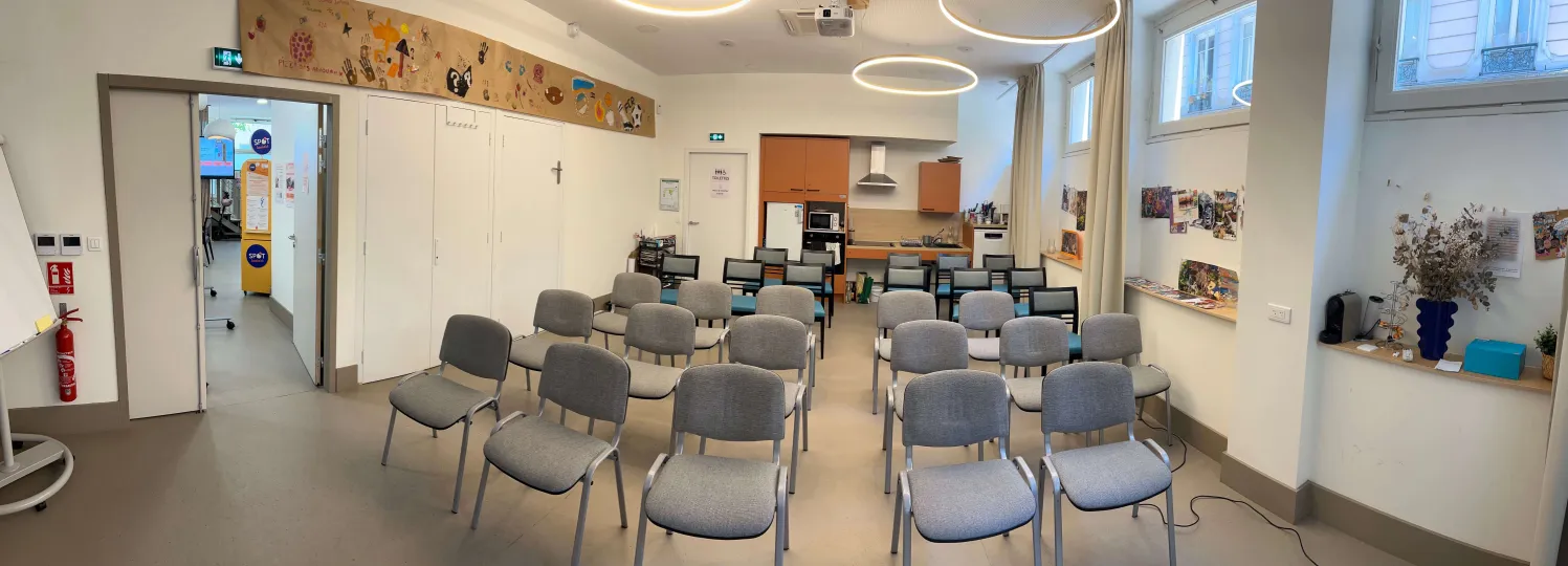 Photo de la salle de location en mode conférence au 37Bis à Lyon 